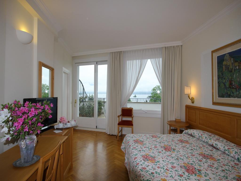 Doppel-/Zweibettzimmer mit Seeblick