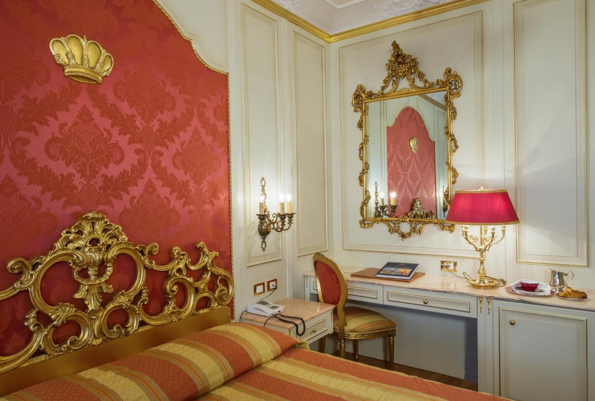 Double or Twin Room Lake View